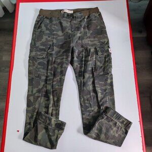 Levl's Cargo Jogger women's youth size XL camo taper  stretchy